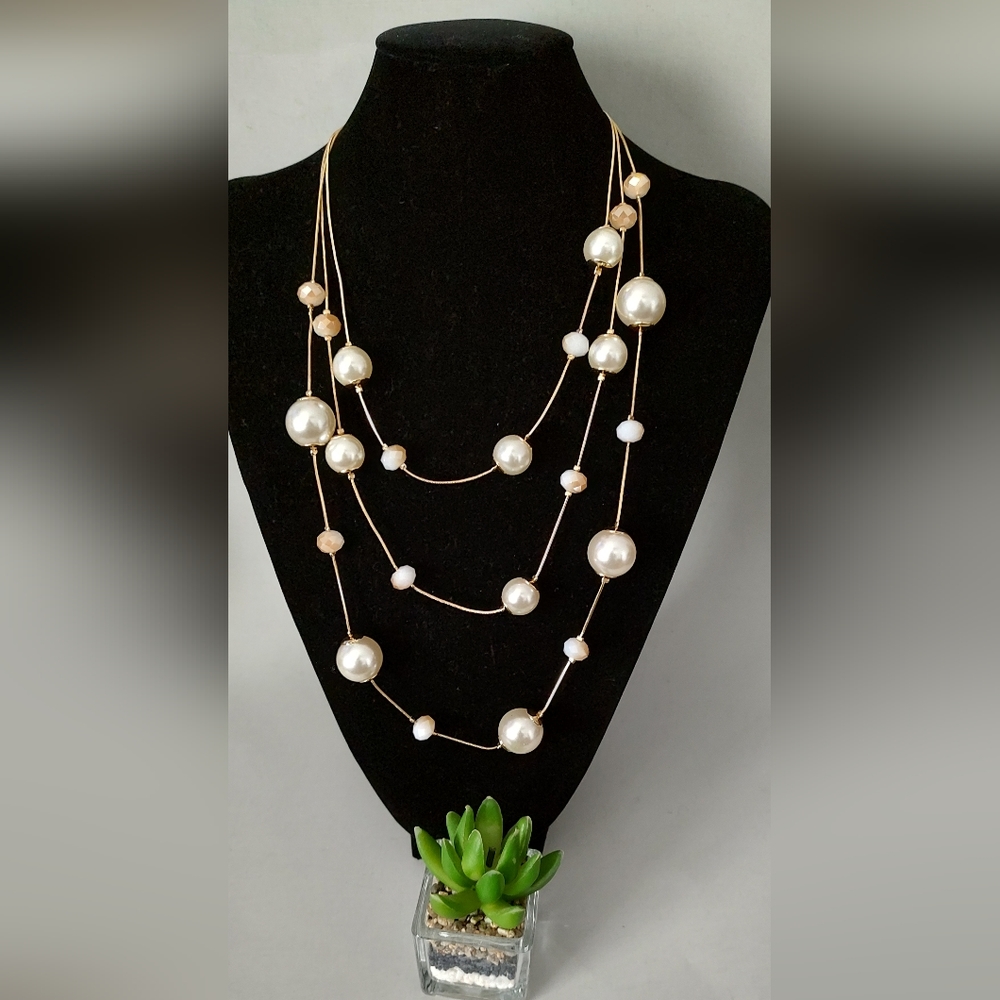 Jewelry Faux Pearls  and earrings Nicole  Miller super comfortable and EleganNew